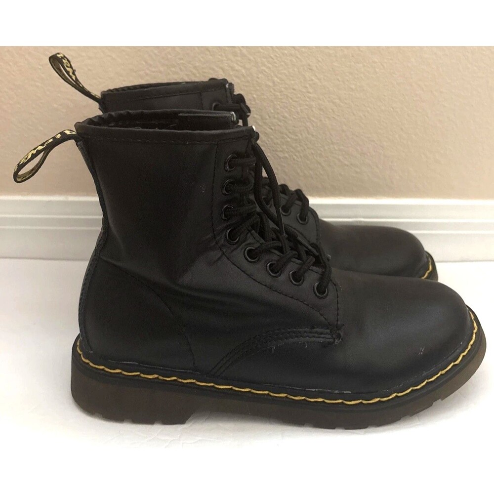 Doc Martens Air Wair 1460 Black Lace Up Combat Style Boots Womens Sz 38 7.5